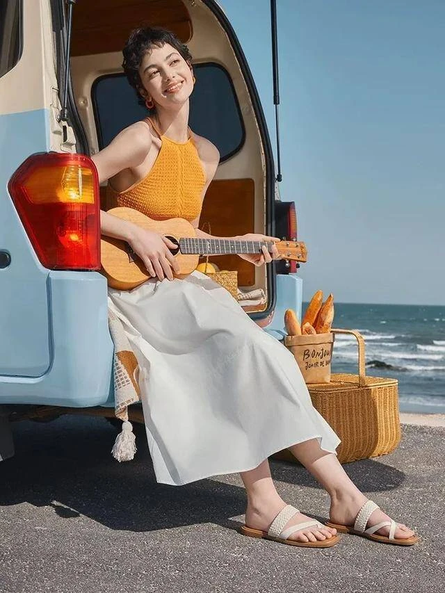 Đừng chỉ mang giày thể thao thay cao gót, 4 kiểu giày đế bệt đẹp, thoải mái hơn lại kéo chân cả chục phân - Hình 8