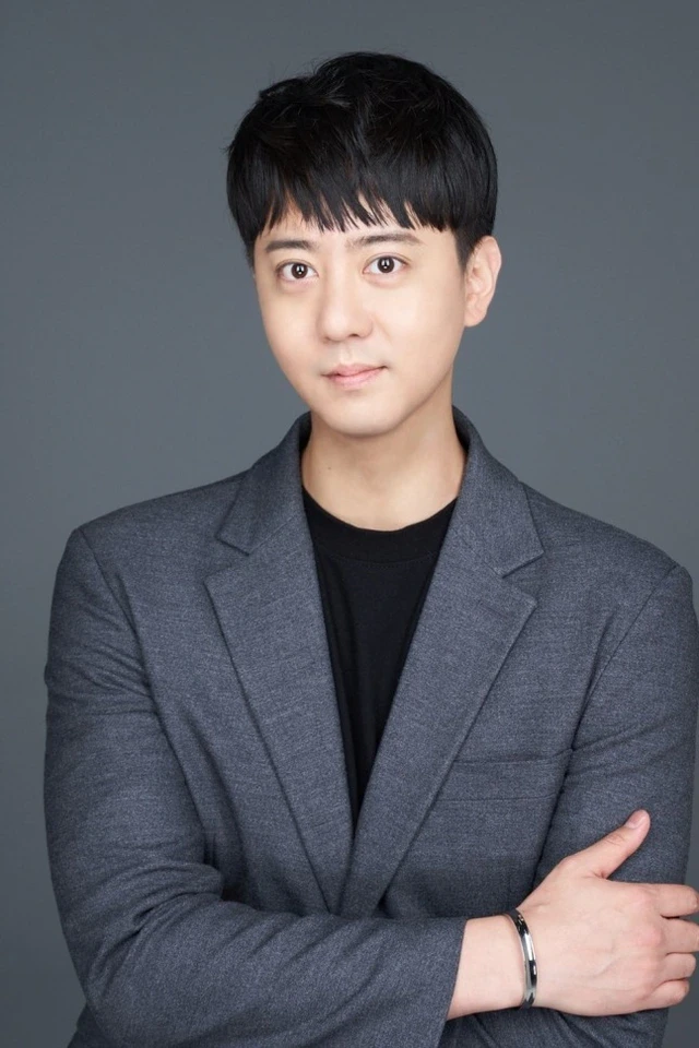 Lee Dong Wook bất ngờ kết hôn với cô gái lạ, màn thế thân gây chao đảo Kpop? - Hình 3