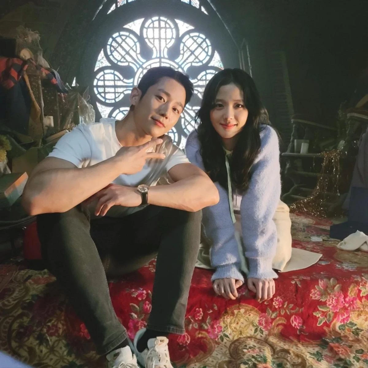 Love Next Door: Jung Hae In công bố ngày trọng đại với bạn gái, Jisoo bít cửa - Hình 1