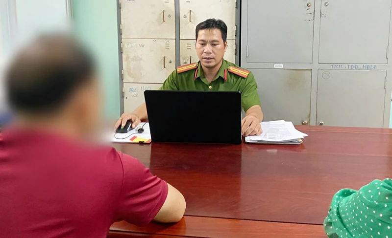 Người tự xưng Công an phường tắt điện thoại khi bị dân truy trụ sở ở đâu? - Hình 1