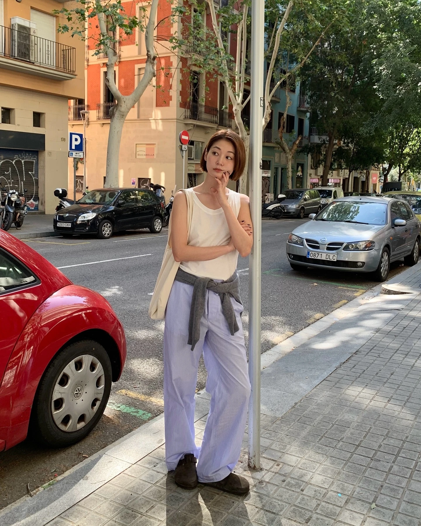 Quý cô tóc ngắn mặc đẹp với toàn bộ cánh đơn giản, nàng không thích phối đồ cầu kỳ nên tham khảo - Hình 3