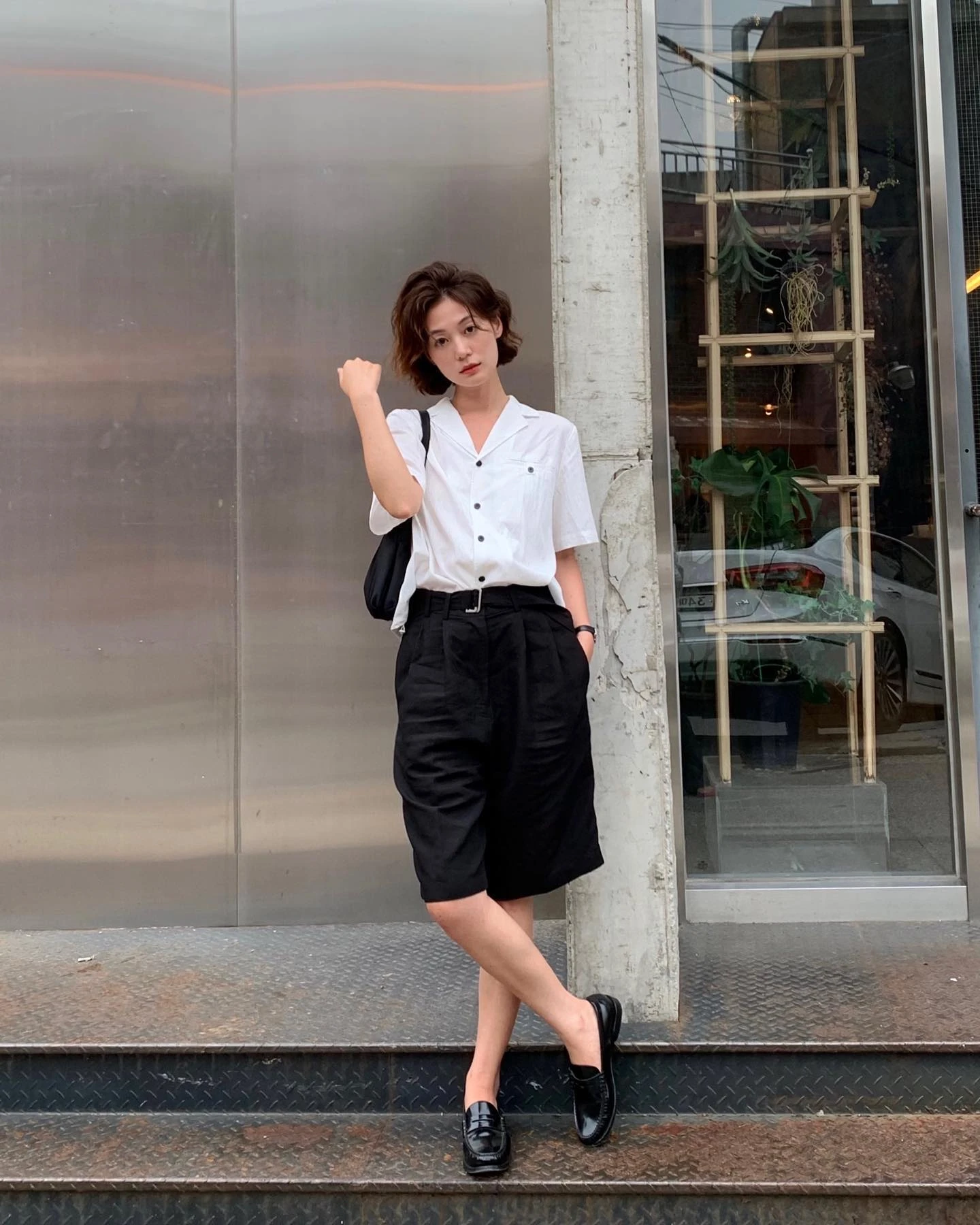 Quý cô tóc ngắn mặc đẹp với toàn bộ cánh đơn giản, nàng không thích phối đồ cầu kỳ nên tham khảo - Hình 9