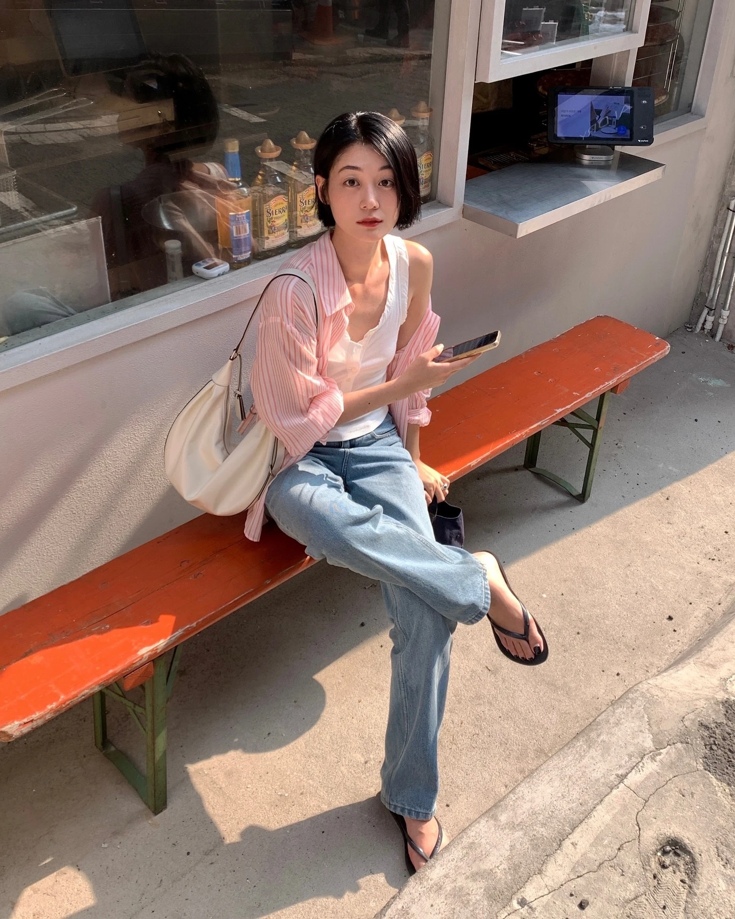 Quý cô tóc ngắn mặc đẹp với toàn bộ cánh đơn giản, nàng không thích phối đồ cầu kỳ nên tham khảo - Hình 1