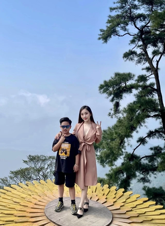 Vợ chồng ca sĩ Vbiz chính thức chào đón con trai sau 4 tháng đám cưới - Hình 3