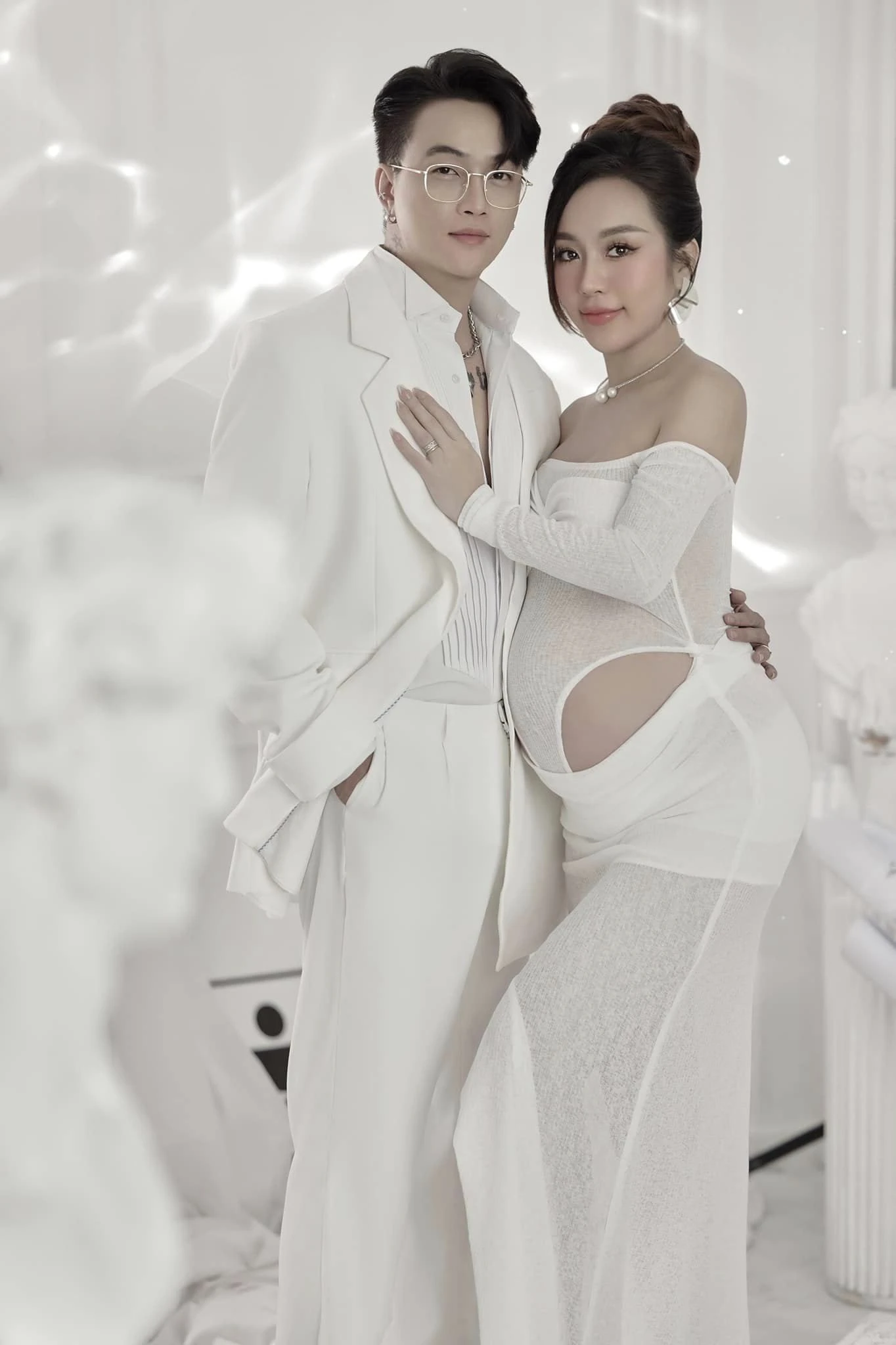 Vợ chồng ca sĩ Vbiz chính thức chào đón con trai sau 4 tháng đám cưới - Hình 5