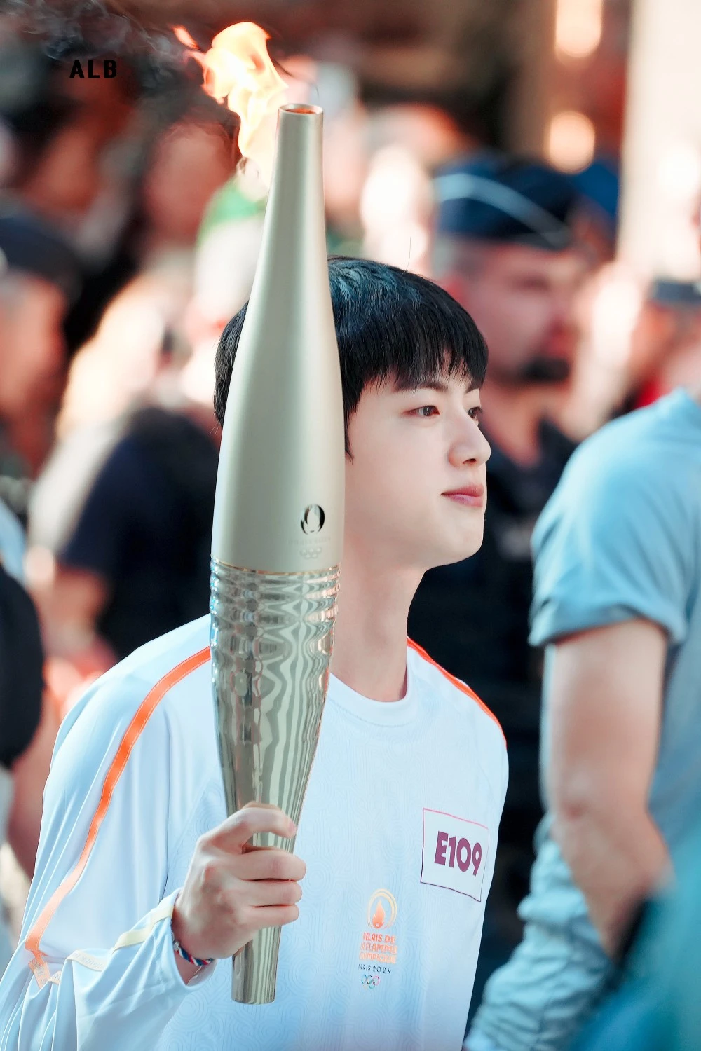Jin bị bào để mang về hợp đồng béo bở, JungKook hớt tay trên fan cay cú? - Hình 8