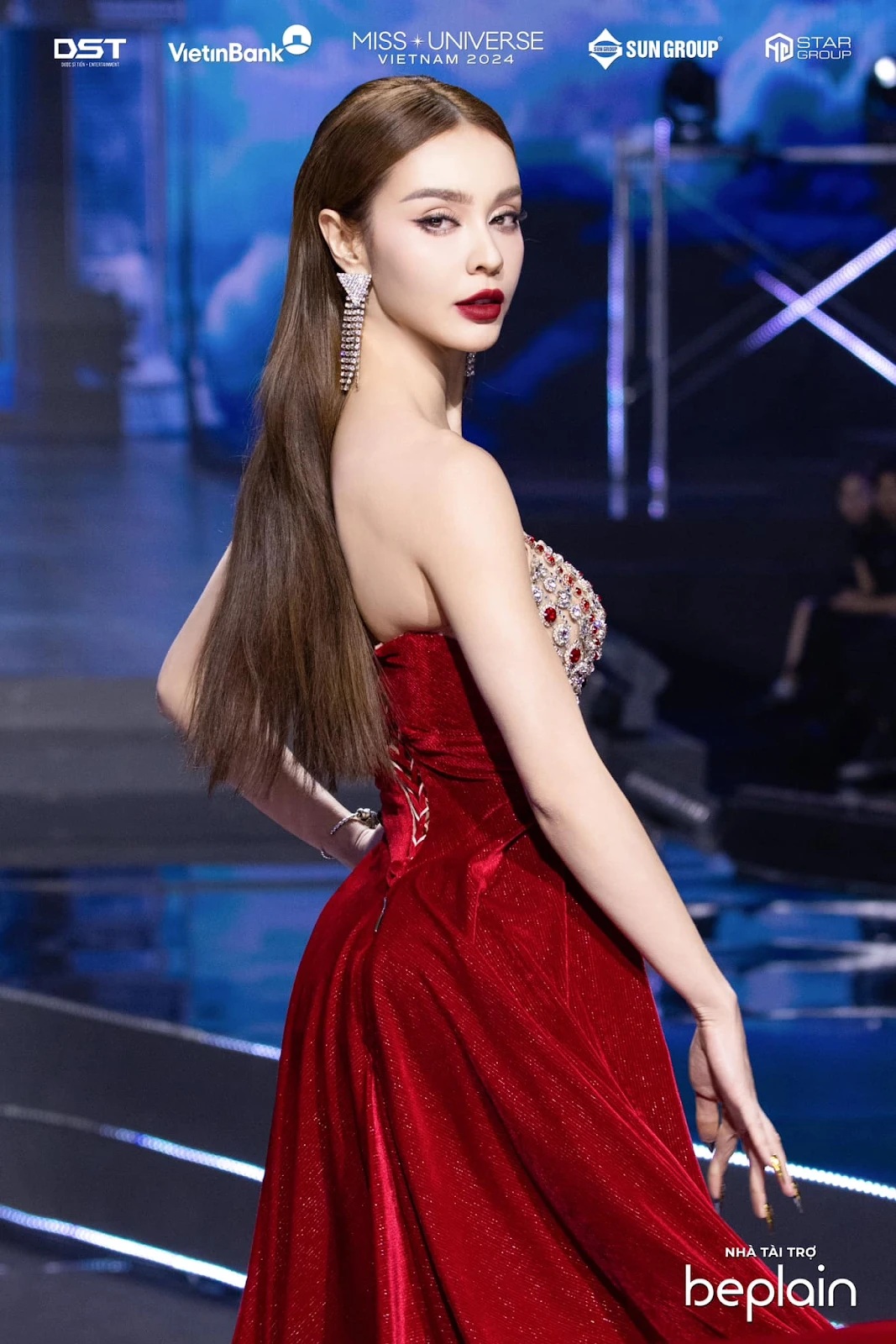 MLee catwalk ăn đứt Kỳ Duyên, giành thêm chiến thắng trước chung kết MUVN - Hình 7