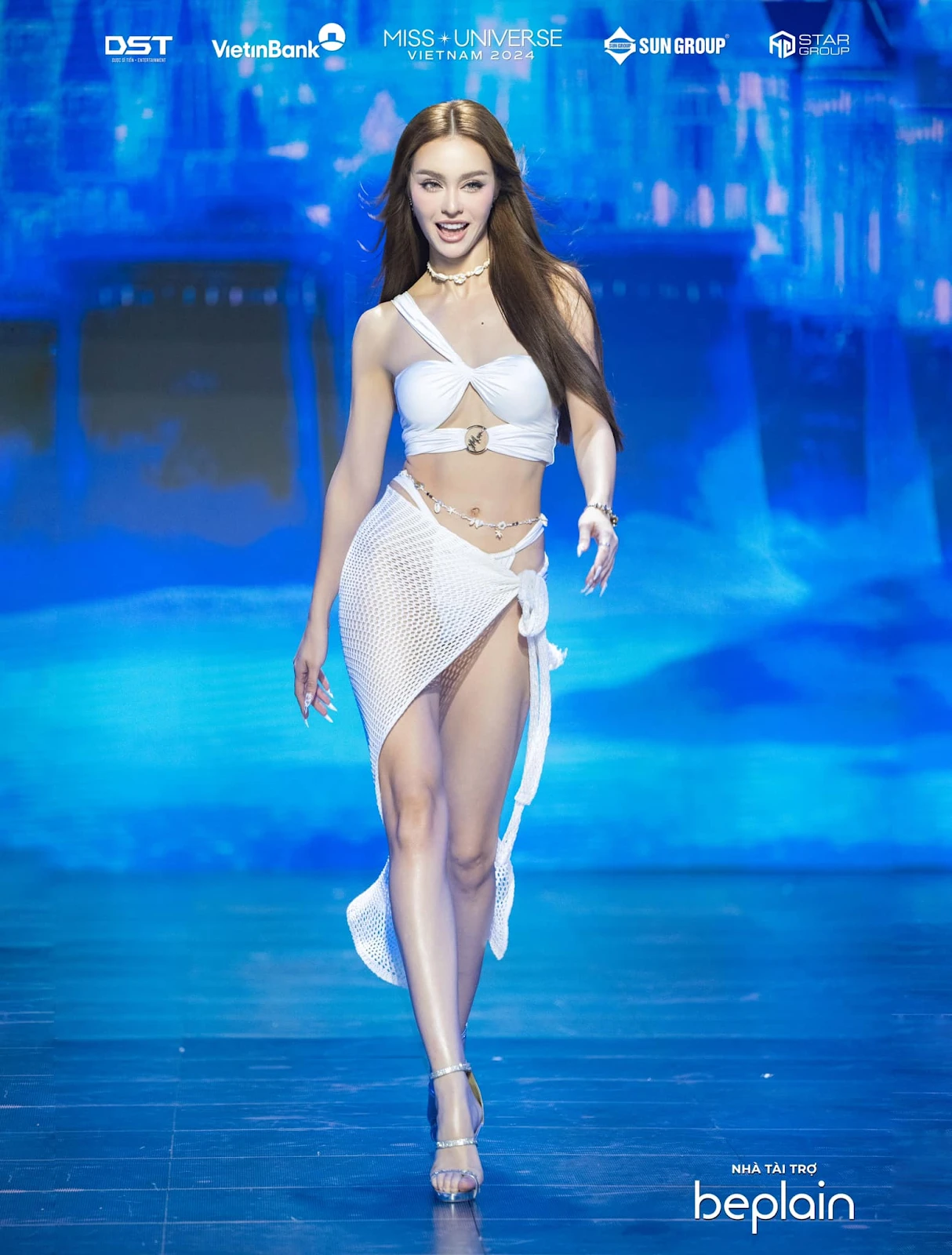 MLee catwalk ăn đứt Kỳ Duyên, giành thêm chiến thắng trước chung kết MUVN - Hình 1