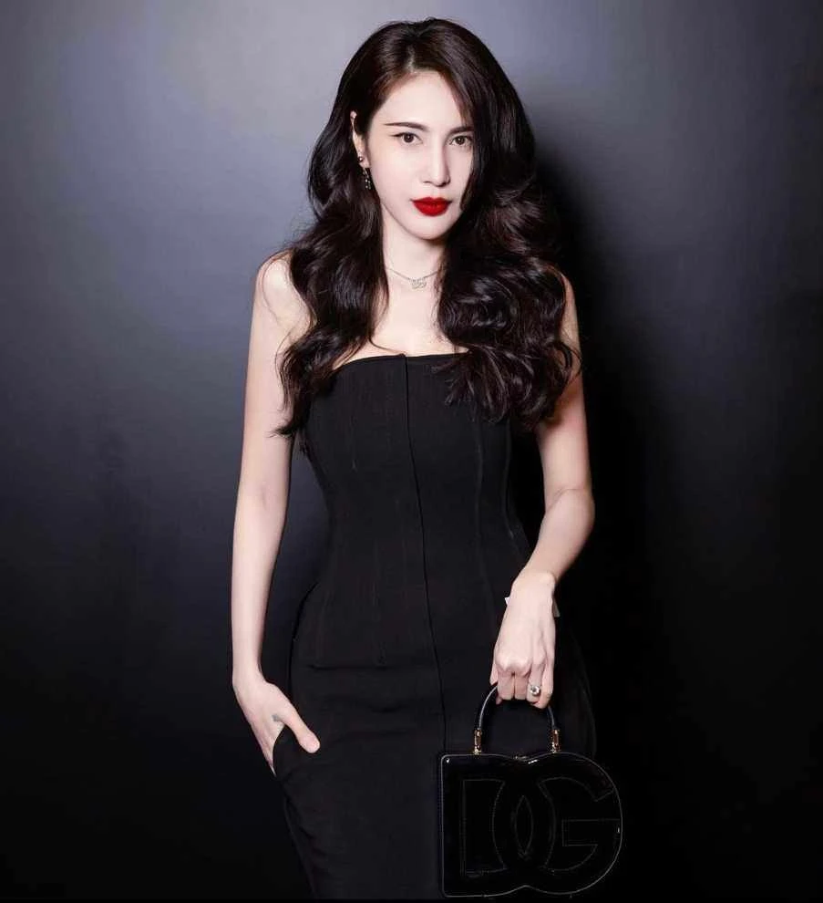 Thủy Tiên làm điều bất thường giữa bão số 3, còn thách thức người khác tố mình - Hình 2