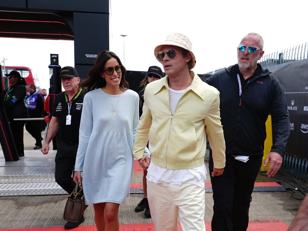Brad Pitt đánh dấu chủ quyền với người tình kém 2 con giáp, lộ lý do say đắm - Hình 7