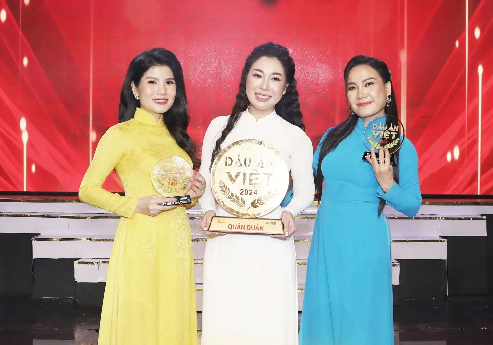 Ca sĩ Thiên Phú: Cô giáo thành quán quân Dấu ấn Việt mùa đầu tiên - Hình 1