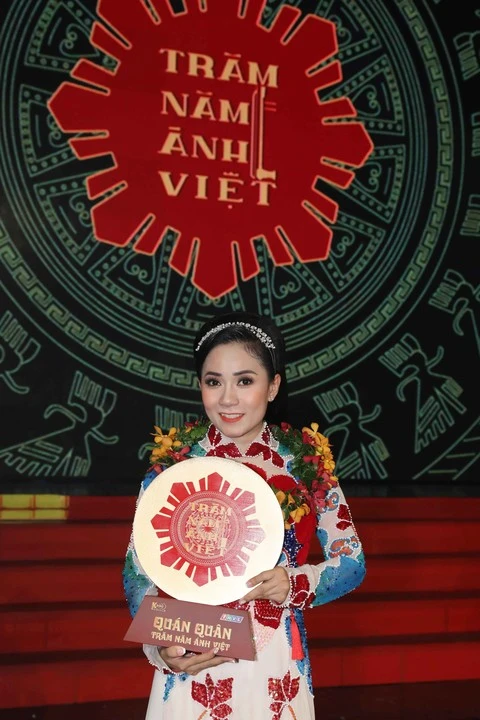 Thy Nhung: Cô đào cải lương triển vọng, ly dị vẫn thân thiết chồng cũ - Hình 1