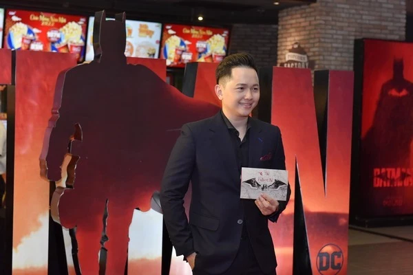 Hoàng Quân MC thế hệ mới của VTV3, lộ bà xã bằng tuổi xinh như hotgirl - Hình 3