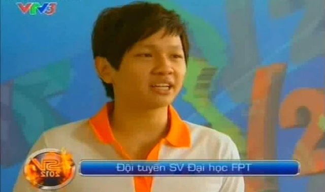 Hoàng Quân MC thế hệ mới của VTV3, lộ bà xã bằng tuổi xinh như hotgirl - Hình 2