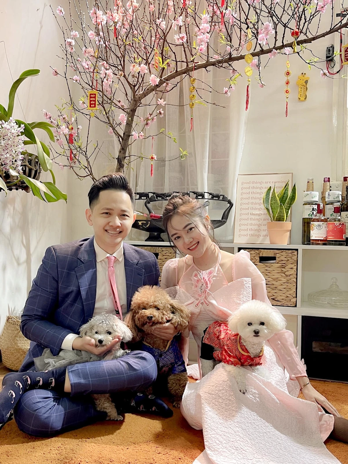 Hoàng Quân MC thế hệ mới của VTV3, lộ bà xã bằng tuổi xinh như hotgirl - Hình 7
