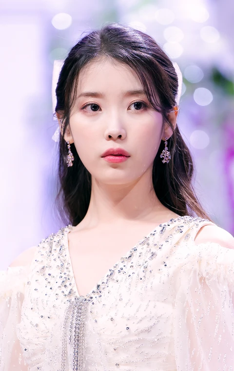 IU ngậm 2 trái đắng vì câu nói của 1 cầu thủ, 100.000 fan hâm mộ nổi điên? - Hình 5