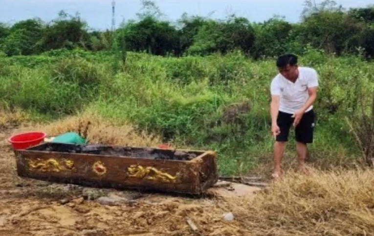 Thanh Hoá: Sốc với danh tính kẻ trộm mộ đòi 5 tỷ, có thể bóc lịch 5 năm - Hình 5