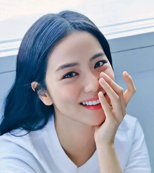 Jisoo bất ngờ thế chỗ Lisa nhận mưa chỉ trích, biết được lý do ai cũng ngỡ ngàng - Hình 1