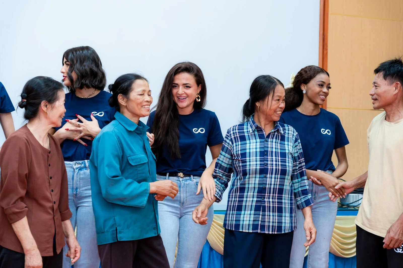 Miss Cosmo 2024 đổi lịch trình vì bão lũ ở miền Bắc, hỗ trợ 600 triệu khắc phục - Hình 3