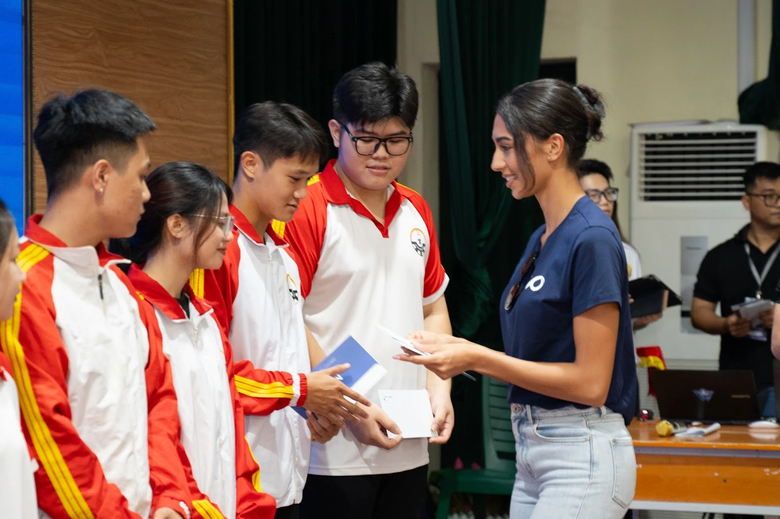 Miss Cosmo 2024 đổi lịch trình vì bão lũ ở miền Bắc, hỗ trợ 600 triệu khắc phục - Hình 5