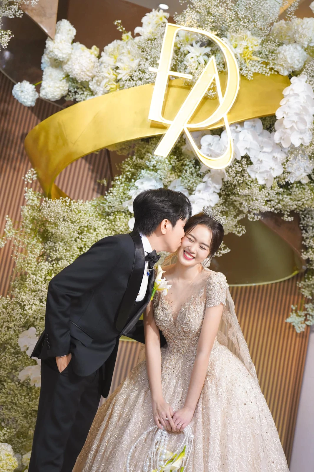 Anh Đức giật mình làm 1 việc cho nóc nhà lúc giữa đêm, say như điếu đổ? - Hình 1