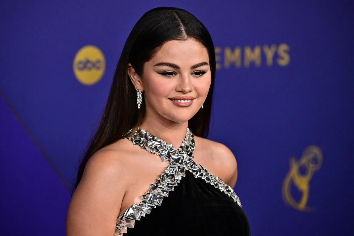Selena Gomez gây bàn tán tại Emmy vì danh hiệu mới trong giới siêu giàu - Hình 2
