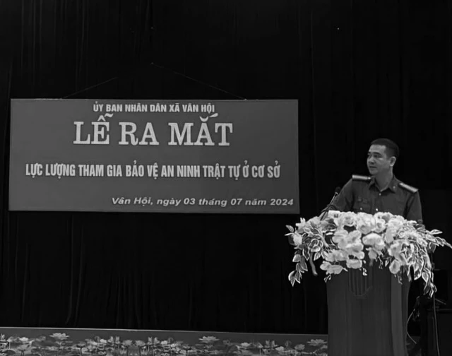 Vụ thiếu tá công an đột tử khi trực lũ:Thương xót gia cảnh, bỏ lại vợ, 2 con thơ - Hình 1
