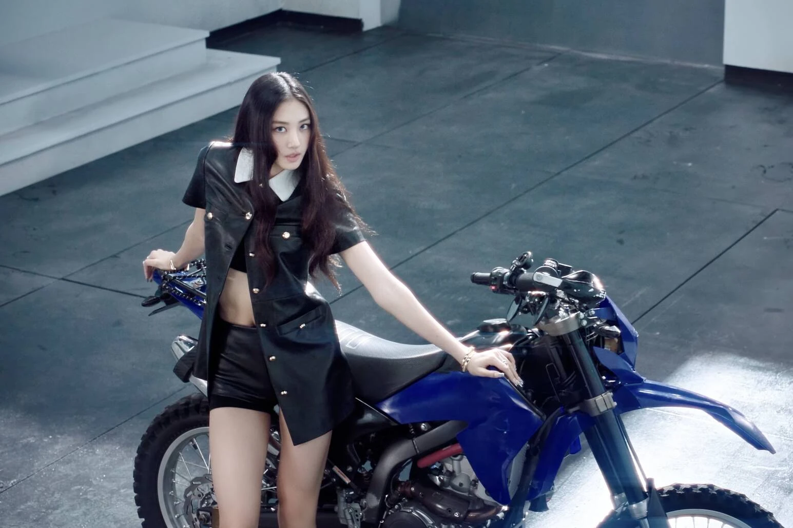 MEOVV cố mấy cũng không vượt nổi BABYMONSTER, ca khúc debut chỉ đáng 1 sao - Hình 4