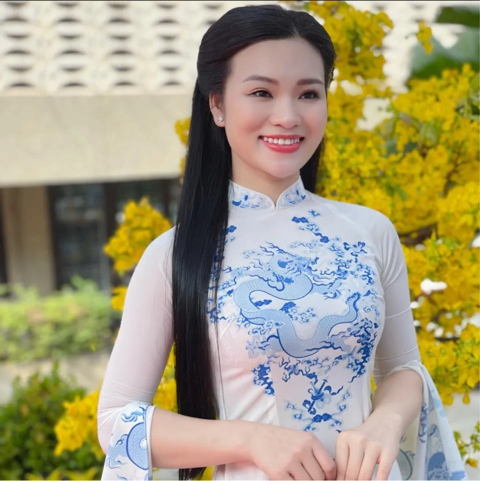Ngọc Thuý: Cô gái triệu view bị đồn yêu Lý Hùng, giờ viên mãn bên chồng tiến sĩ - Hình 5