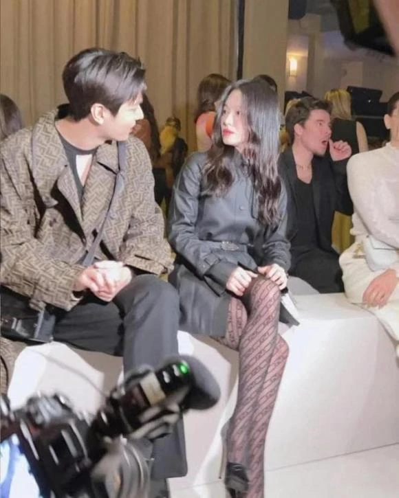 Song Hye Kyo đá Lee Min Ho vào 1 gốc, thả nhẹ 2 ảnh chất, làm rõ sự thật? - Hình 5