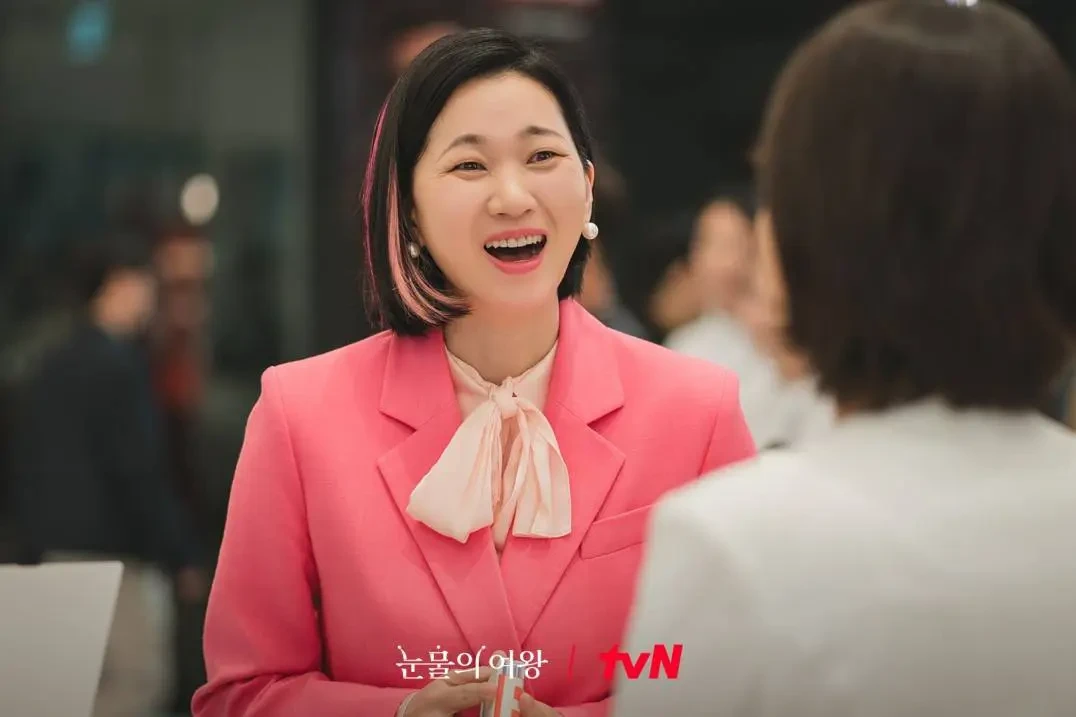 Jang Yoon Ju: Chị chồng Kim Ji Won Queen of Tears, là siêu mẫu, lấy chồng CEO - Hình 1