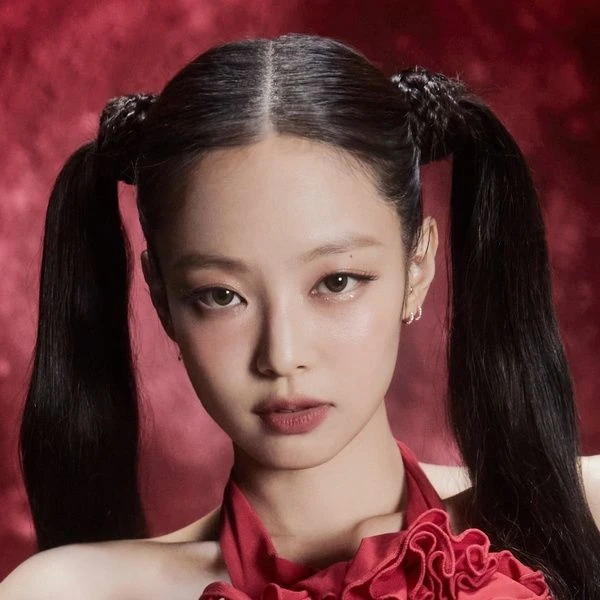 Jennie (BLACKPINK) bị chỉ trích copy trắng trợn tên fanclub, ra mặt đính chính - Hình 9