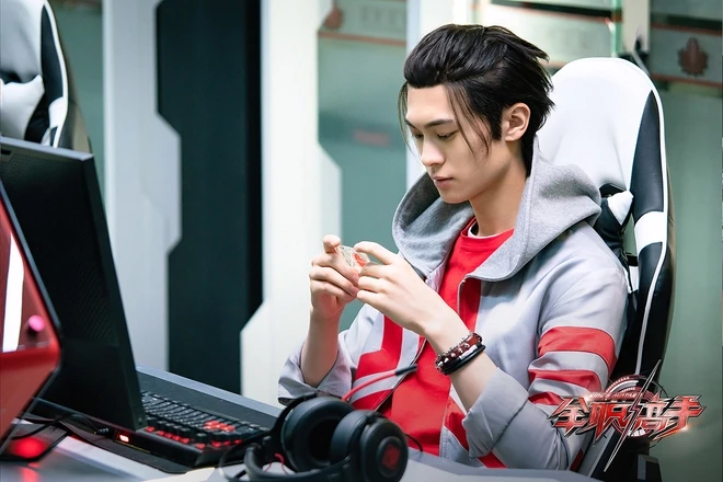 Lương Sâm: Nam thần đầu trọc của Thanh Xuân Có Bạn 3, thân thiết Sehun (EXO) - Hình 5