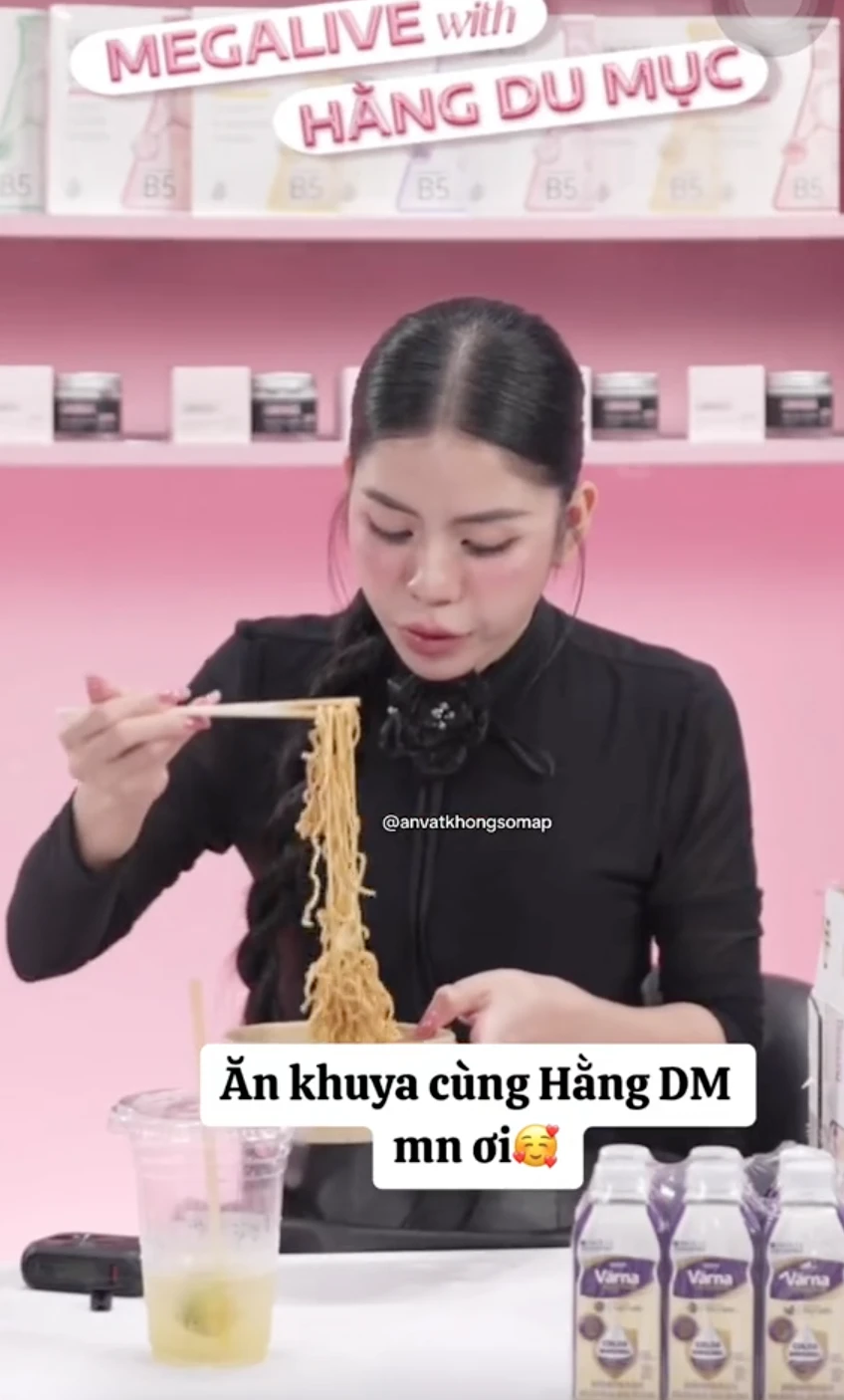 Hằng Du Mục suy kiệt giữa lúc căng thẳng với Tôn Bằng, làm vội 1 chuyện khi live - Hình 2