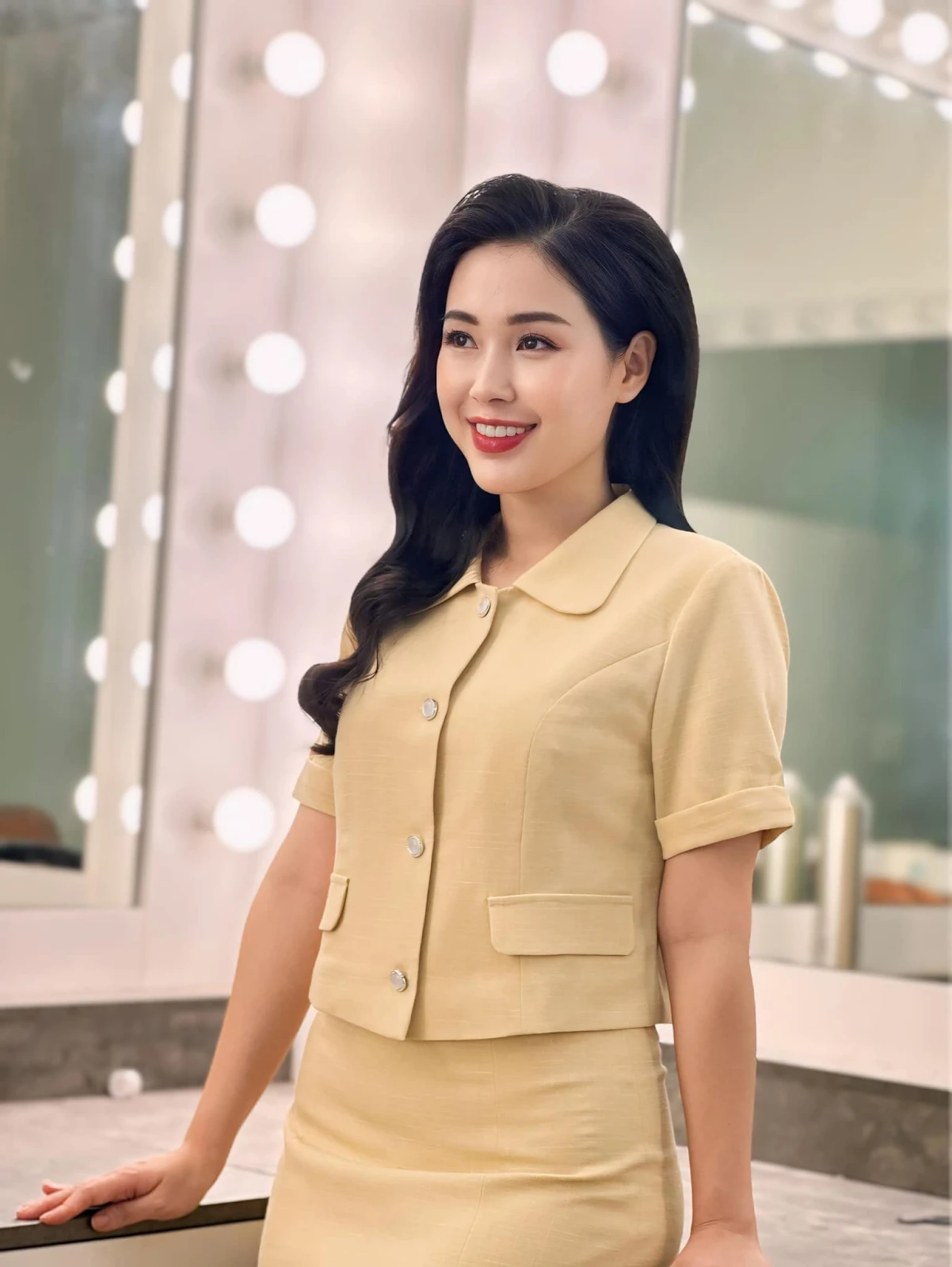 MC Tố Quyên: Nữ MC bị ném đá vì kém duyên trong show của Tuấn Hưng và Duy Mạnh - Hình 9