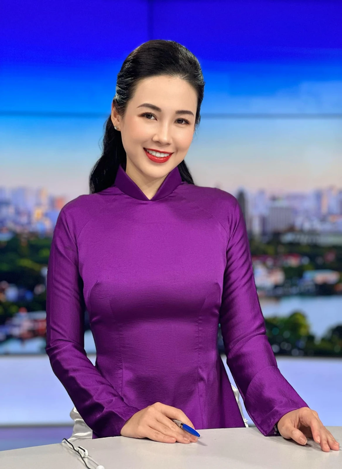 MC Tố Quyên: Nữ MC bị ném đá vì kém duyên trong show của Tuấn Hưng và Duy Mạnh - Hình 8