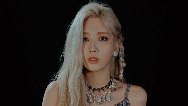 Kim Lip (LOONA): Nuôi ước mộng làm idol từ bé, nhảy để giảm cân ai ngờ là đam mê - Hình 5
