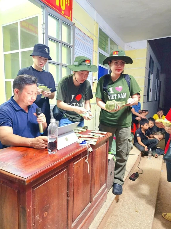 Phương Lê tém tóc khác lạ, đăng status chán nản, bị Vũ Luân bơ, nghi trục trặc? - Hình 5