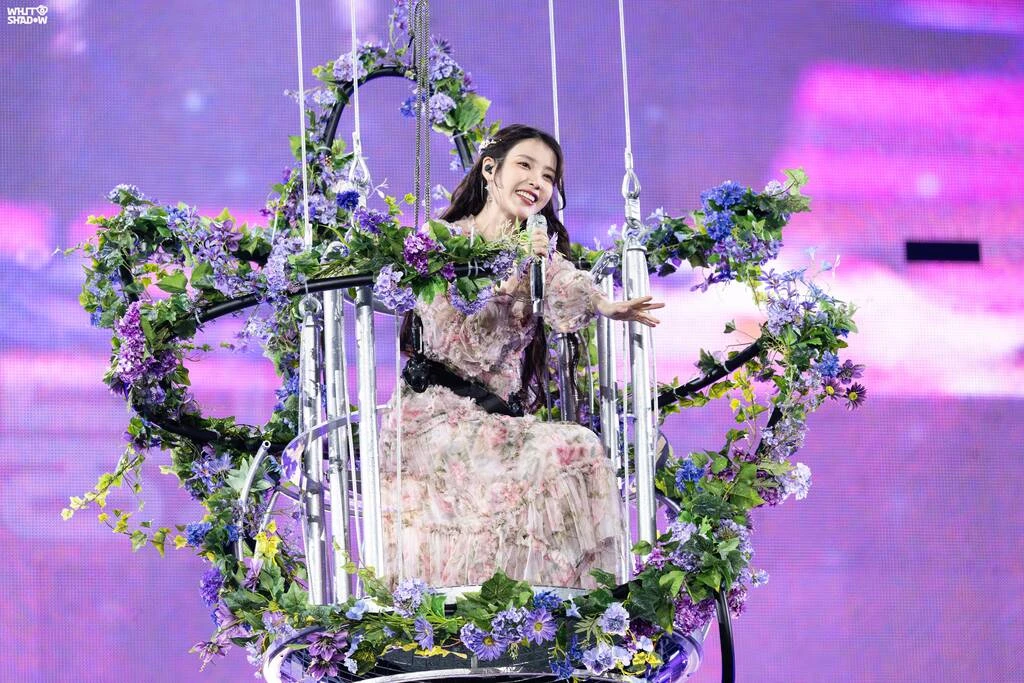 V BTS và G-Dragon hẹn hò, cùng bỏ rơi Jennie để đi gặp 1 cô gái - Hình 2