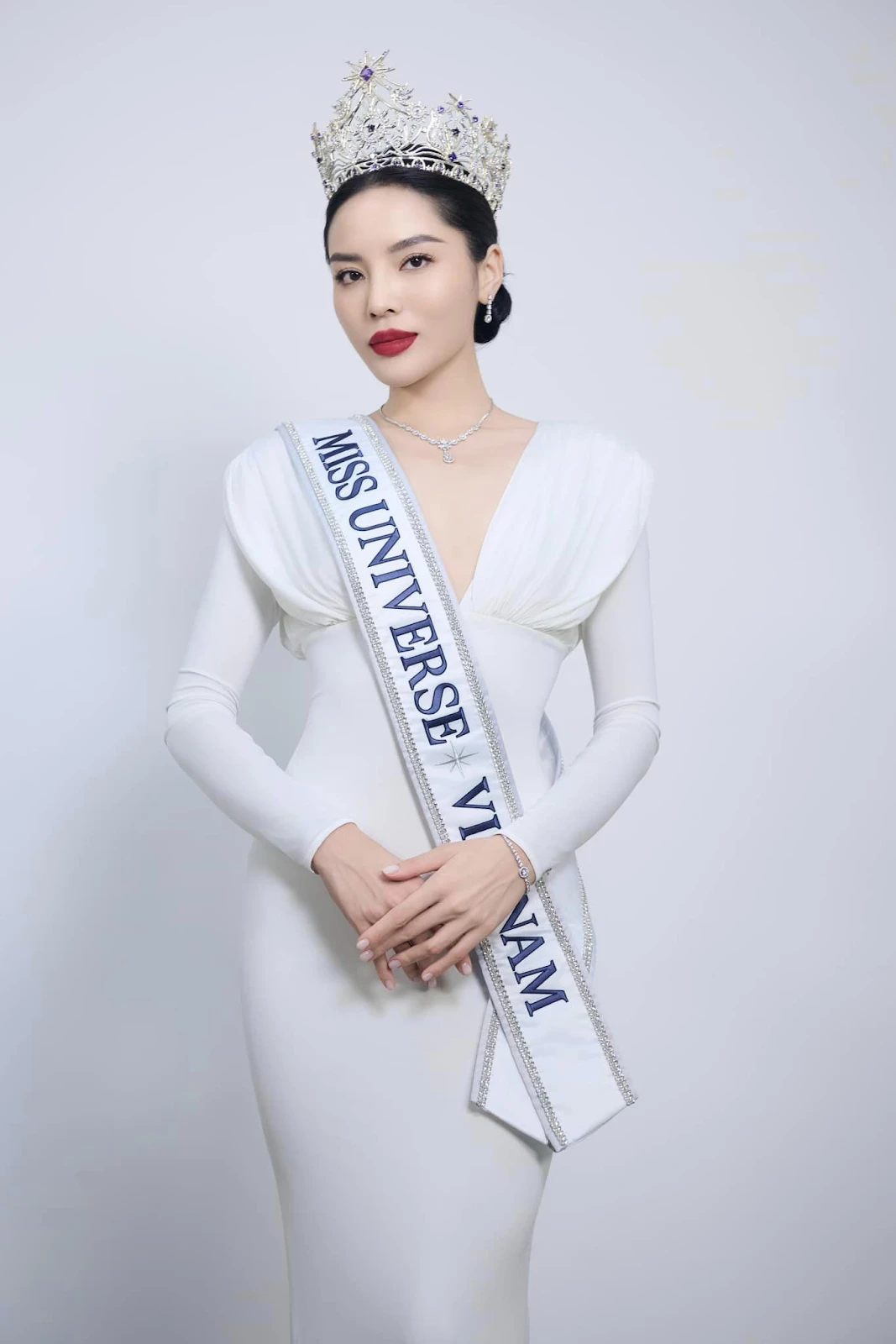 Kỳ Duyên chưa tốt nghiệp Đại học, BTC Miss Universe VN phán 1 câu xanh rờn - Hình 7