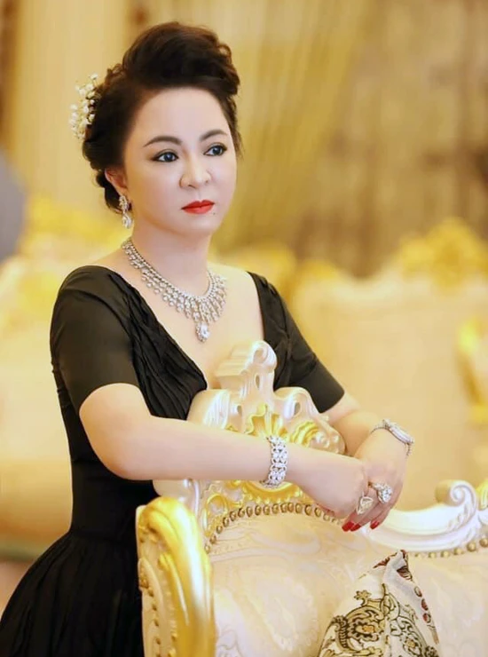 Bà Nguyễn Phương Hằng: sắp debut vai trò mới trên livestream, CĐM rần rần - Hình 5