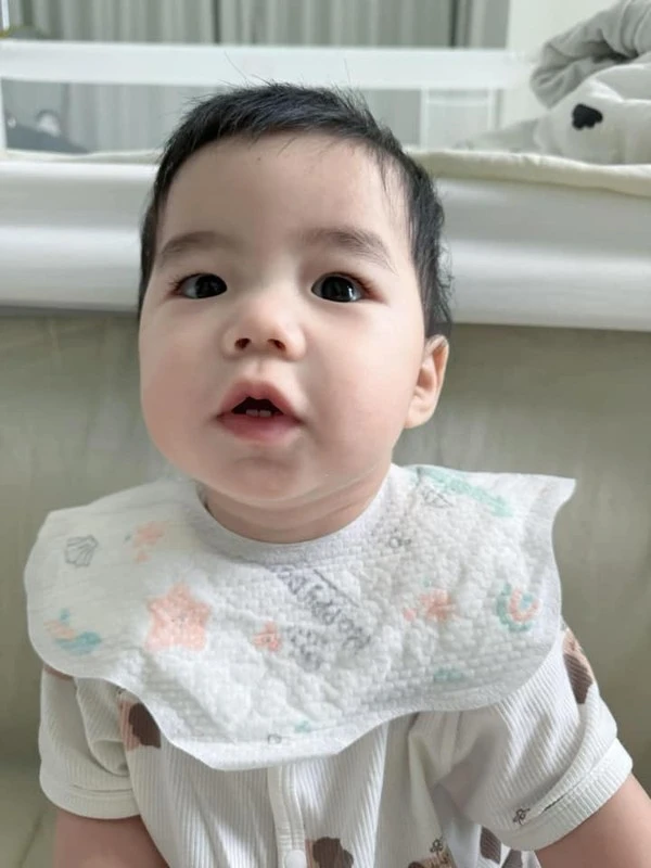 Hằng Du Mục khoe cận con trai út, Dịch Dương lộ thái độ với em, CĐM phán câu này - Hình 4