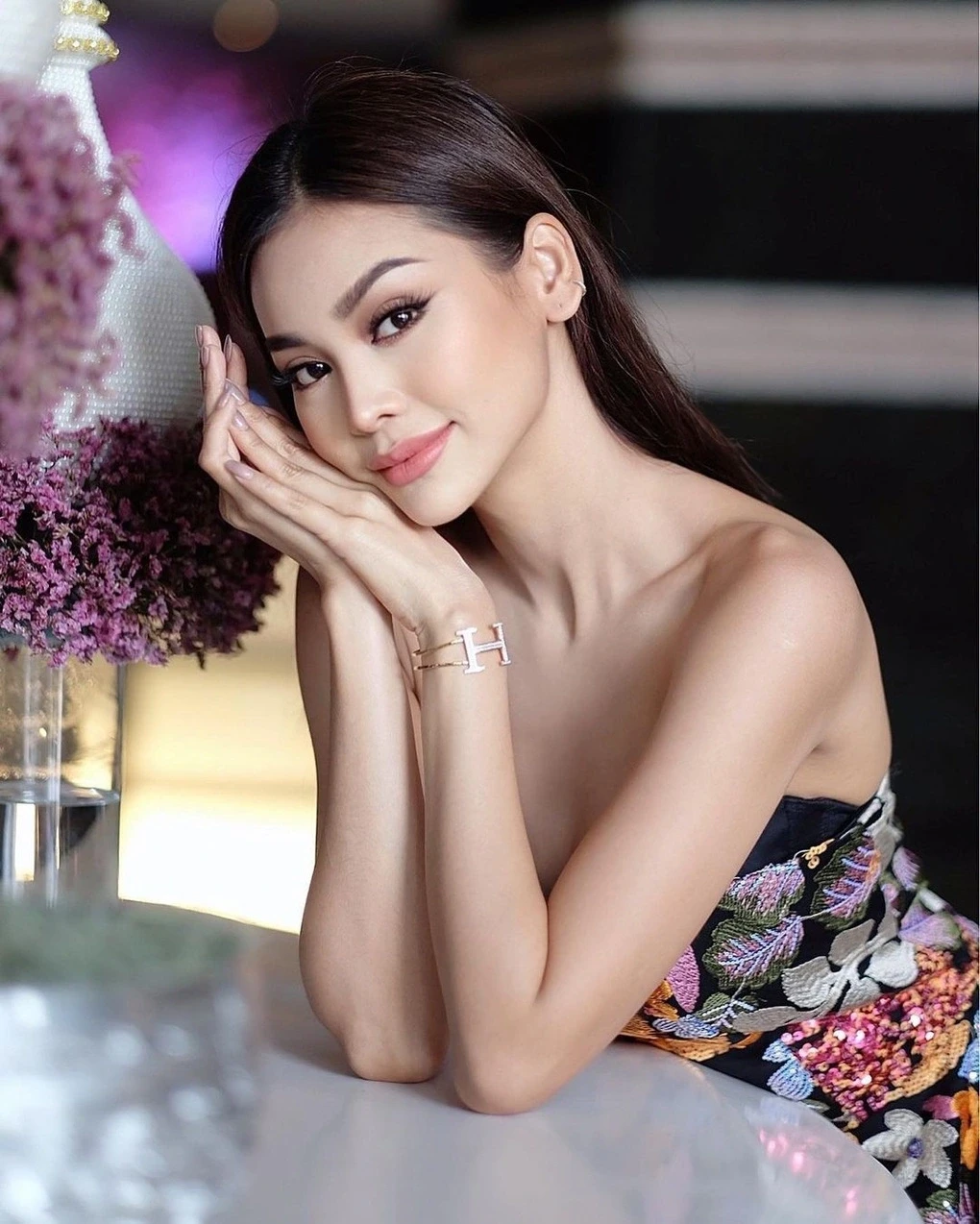 Hoa hậu Engfa Waraha công khai chốt đơn 1 sao nam, fan bất ngờ với mục đích - Hình 1