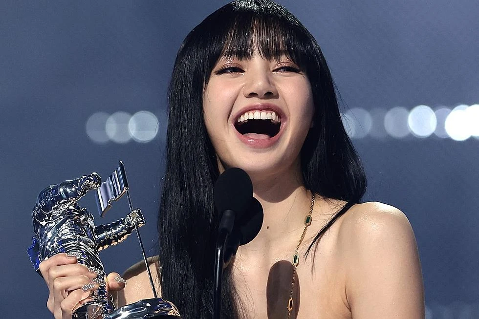 Lisa nghi sắp rời BLACKPINK, sự nghiệp bỏ xa đồng đội, không còn chung đẳng cấp? - Hình 7