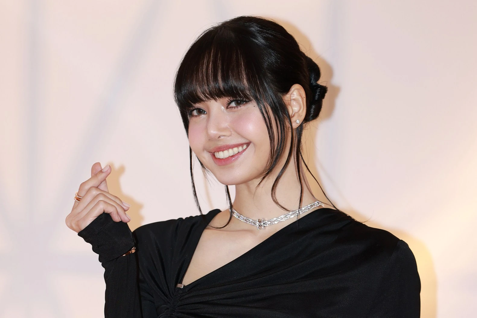 Lisa nghi sắp rời BLACKPINK, sự nghiệp bỏ xa đồng đội, không còn chung đẳng cấp? - Hình 4