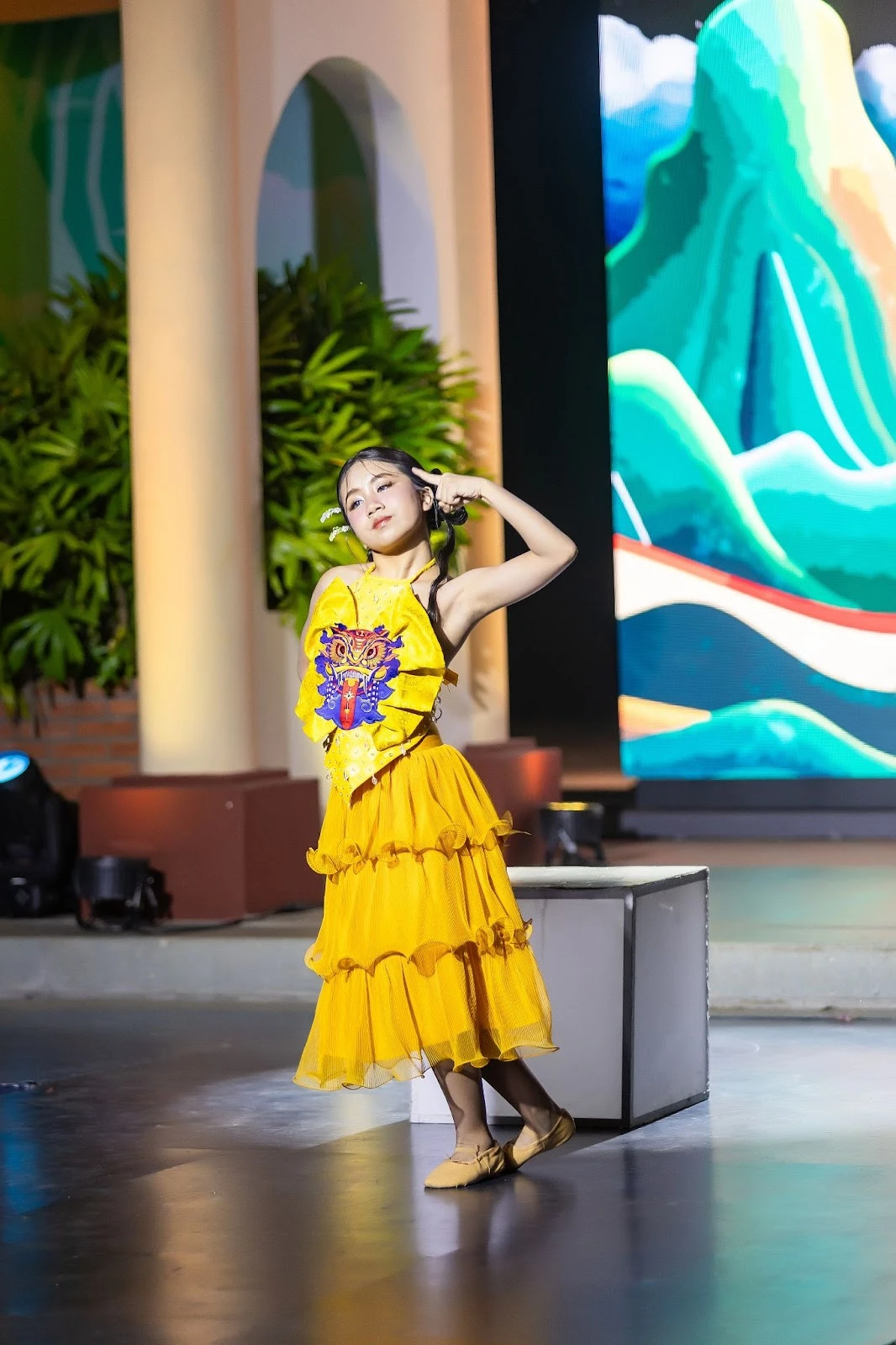 Mẫu nhí Alice Nguyễn catwalk thần sầu gây bấn loạn, hot rần rần màn nhảy múa - Hình 8