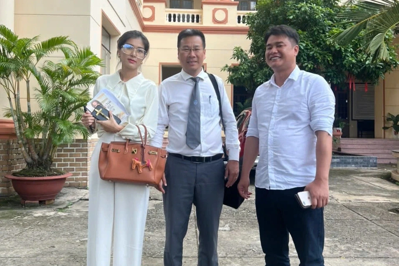 Người mẫu Trà Ngọc Hằng kháng cáo vụ đòi 2,5 tỷ, lập vi bằng quyết theo đến cùng - Hình 1