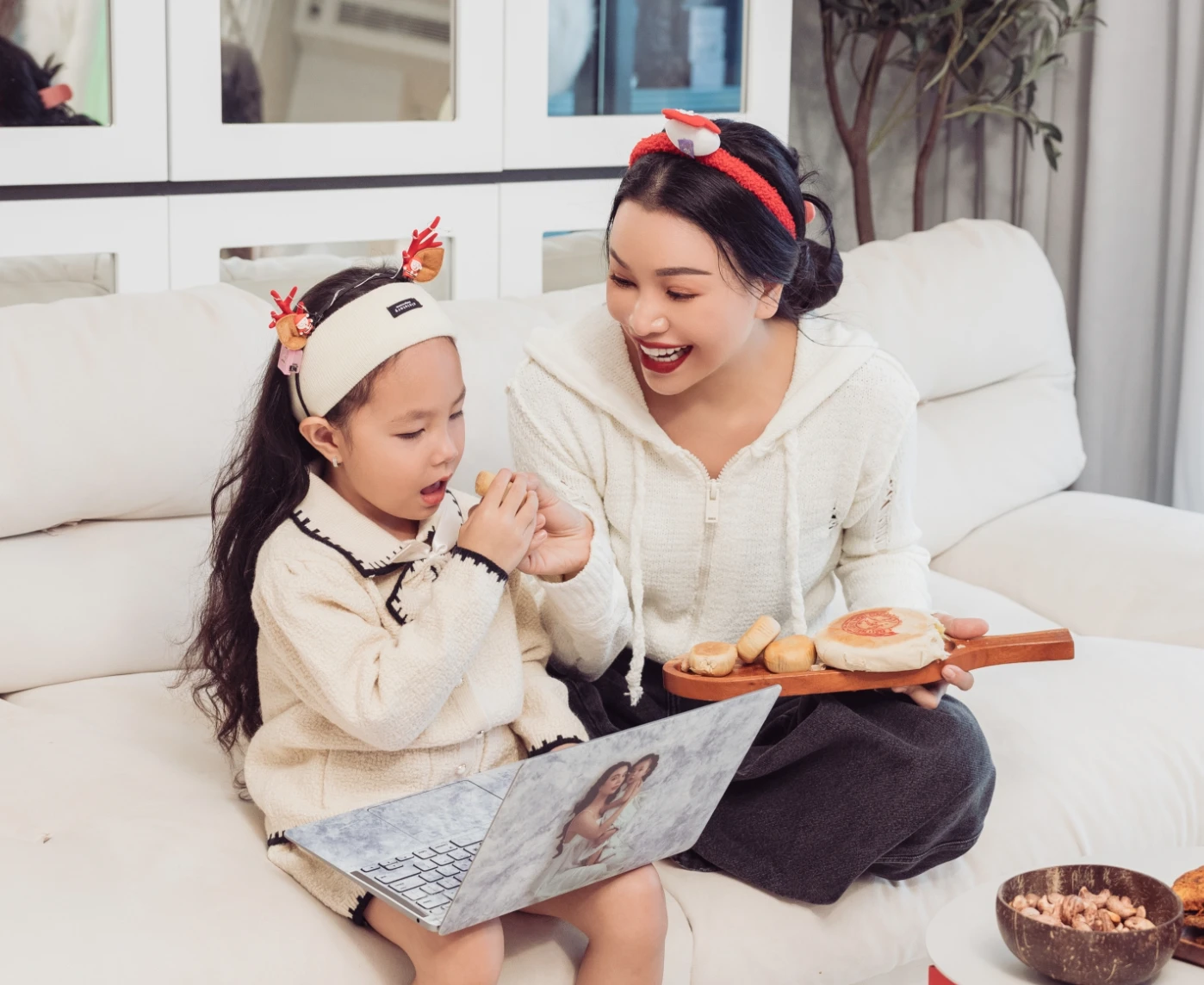 Người mẫu Trà Ngọc Hằng kháng cáo vụ đòi 2,5 tỷ, lập vi bằng quyết theo đến cùng - Hình 4