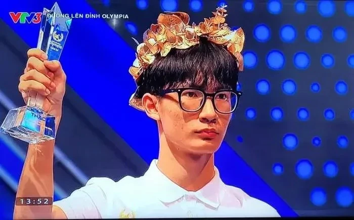 Vụ status lạ của nam sinh Olympia: sở GD&ĐT Yên Bái làm việc, gỡ bài xin lỗi - Hình 1