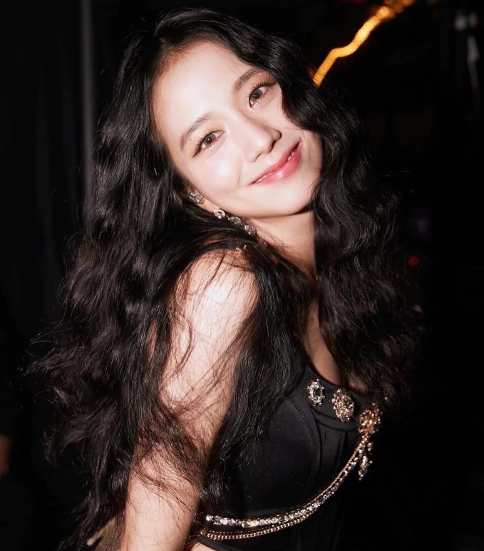 3 mảnh ghép BLACKPINK tuyên chiến lẫn nhau, Jisoo ngồi không hưởng lợi? - Hình 5